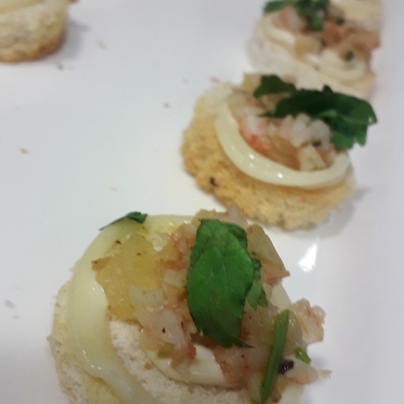 Shrimp canapé and garlic mayonnaise